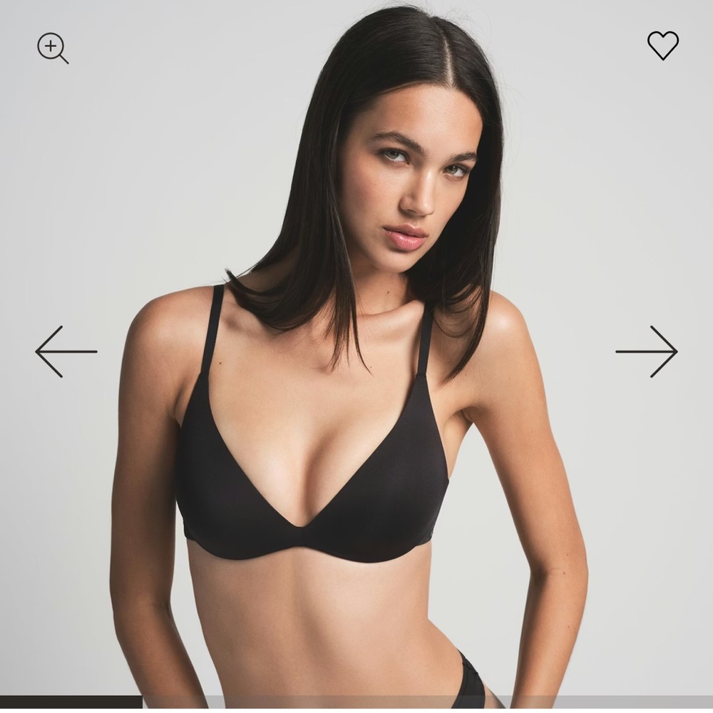 New SKIMS Black Bra with Adjustable Straps